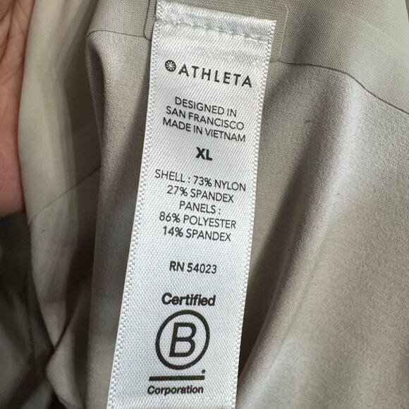 ATHLETA Urbanite Top Blouse Shirt Stretch Beige Commute Work Travel Sz XL - Picture 15 of 15
